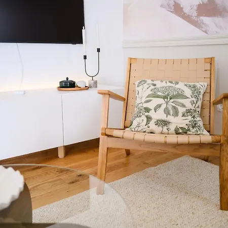 Charming Charlie Apartment Metkovic