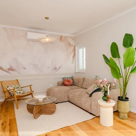 Charming Charlie * Metković